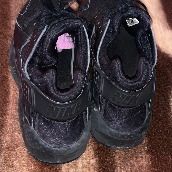 Nike Shoes Huaraches. - Picture 2 of 3